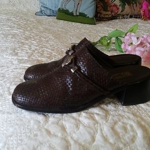 VINTAGE BRIGHTON LEATHER CLOGS